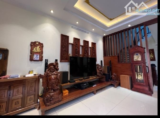 Biệt Thự Yên Thường/ 12.8 Tỷ / 120/153 M2. Mặt tiền 6.5m - 1