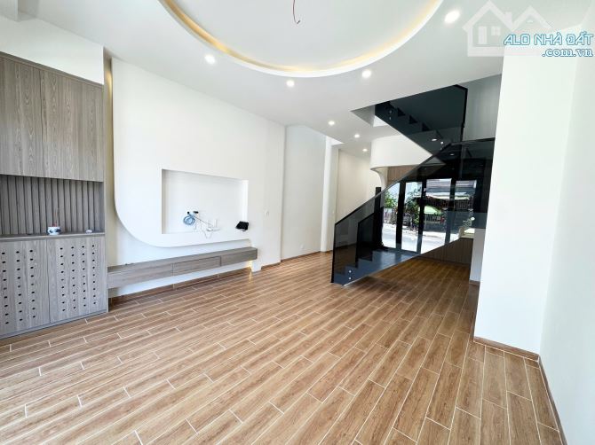 NHÀ PHỐ 3 TẦNG MỚI XÂY - FULL NỘI THẤT CAO CẤP - CÁCH BIỂN CHỈ 600M CHỈ 4,9 tỷ - 1