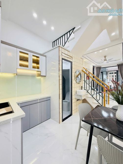 Chủ kẹt tiền, bán gấp nhà Hậu Giang, Quận 6. Giá: 2 Tỷ 690 / 56m2. SHR, hẻm ô tô 5m - 1