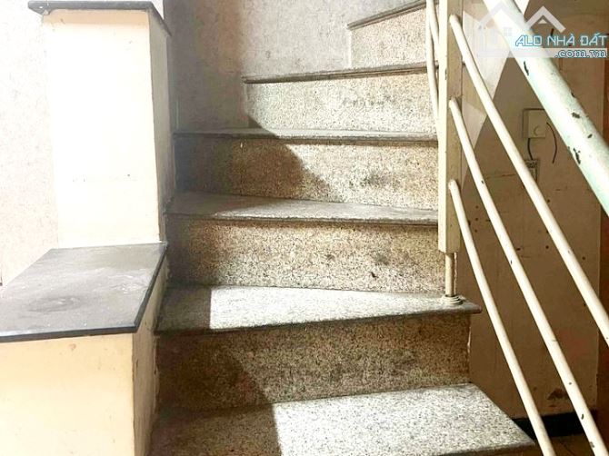 Cho thuê nhà 3 lầu 3 phòng hẻm Nguyễn Thiện Thuật, Quận 3 - 1