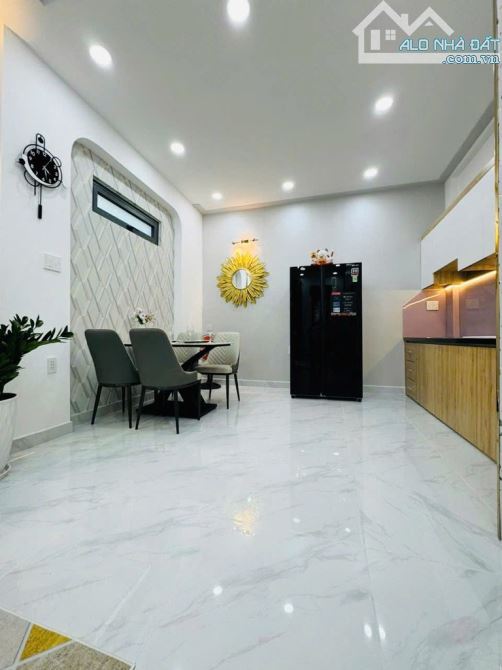Nhà đẹp - Tặng nội thất - 30m2 - Sát mặt tiền Lê Quang Định - GV- Sổ vuông vức - Nhỉnh 5tỷ - 1