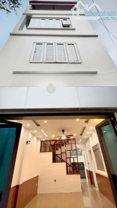BÁN NHÀ PHỐ NGỌC THỤY 8 TỶ 48.5 M, 4 TẦNG,4PN,FULL NT,Ô Tô ,KD - 1