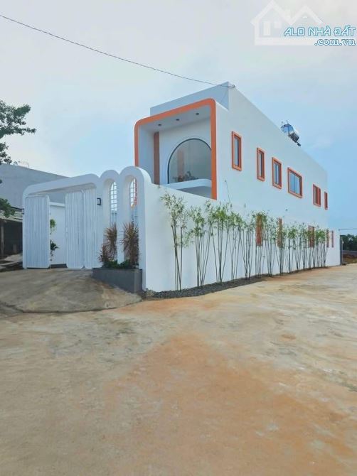 NHÀ 2 TẦNG GÓC 2 MẶT TIỀN KHU TÁI ĐỊNH CƯ 19/05 - 1