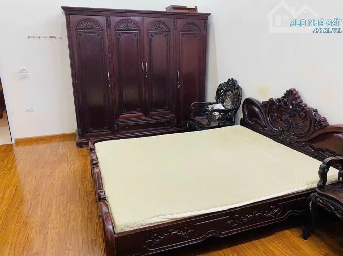 Cho thuê căn nhà 30m2, 2 phòng ngủ gần Hoàng quốc việt, ô tô vào tận nhà. - 1