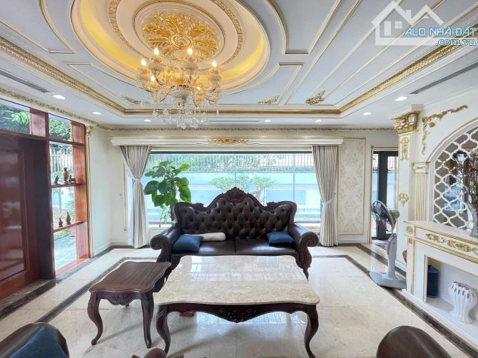 BÁN BIỆT THỰ PHỐ THÁI HÀ - LÔ GÓC 184M² - MT 12M - GARA Ô TÔ - KINH DOANH - GIÁ CHỈ 46 TỶ - 1