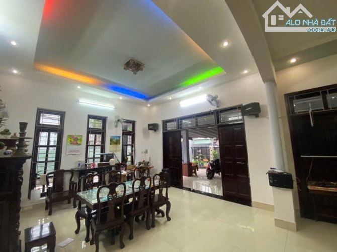 BÁN BIỆT THỰ TẶNG DÃY TRỌ CÓ THU NHẬP - 409m2 - HẺM XE HƠI - 24 TỈ - 1