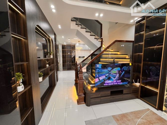 THANH XUÂN PHÂN LÔ OTO ĐỖ CỬA FULL NỘI THẤT CAO CẤP - 1
