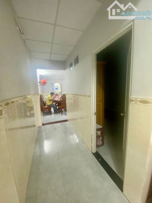Bán nhà 2 tầng 70m2 HXH 5m thới tam thôn HM hơn 3 tỷ - 1