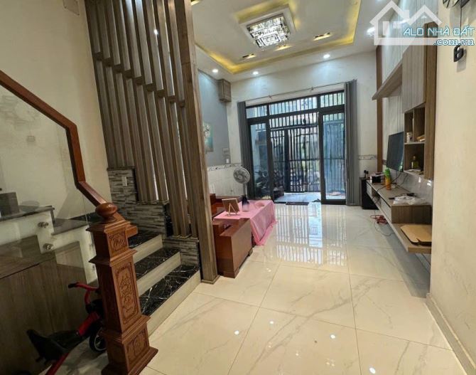 Bán nhà hẻm 4m - 3 tầng - 4 * 16m - 4pn - kế khu phúc hợp Lacasa Phú Thuận - chỉ 5.5 tỷ - 1