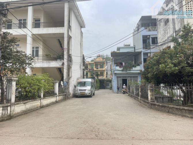 BÁN ĐẤT TẶNG NHÀ C4 DÒNG TIỀN (4 PHÒNG CHO THUÊ )TRÂUQUỲGIALÂM, DT 75M2 - 1