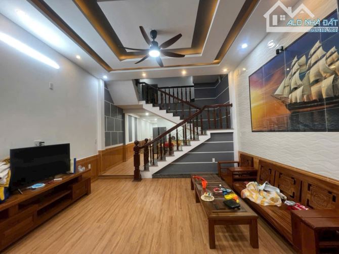 Bán nhà 3 Tầng Nguyễn Minh Không, Liên Ciểu, dt 90m2, ngang 5m. vị trí sau bến xe - 1