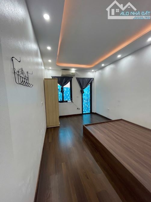Bán nhà gần ga tàu điện Nhổn ô tô vào nhà 5 tầng 4 phút ra Nhổn chỉ hơn 4 tỷ - 1