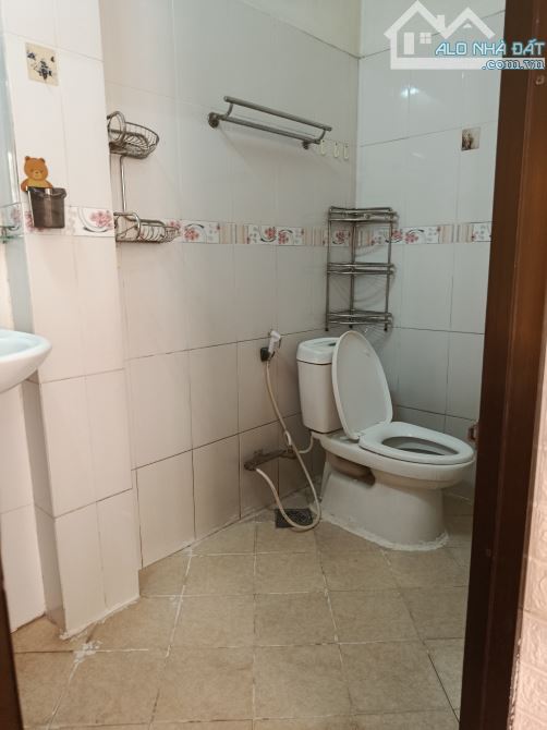 Bán nhà MT Nguyễn Hữu Tiến 5x26m, 3 lầu, nhà đẹp - 1