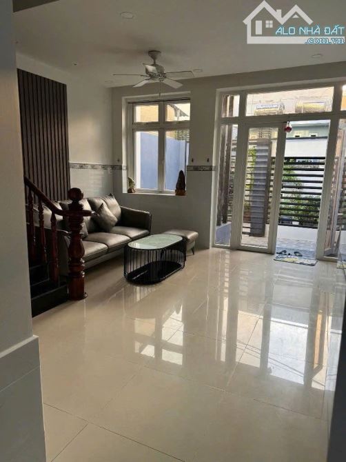 Bán nhà 2 tầng, Huỳnh Tấn Phát. 100m2 full thổ cư - Ngang 5m. Chỉ 5.x ty - 1
