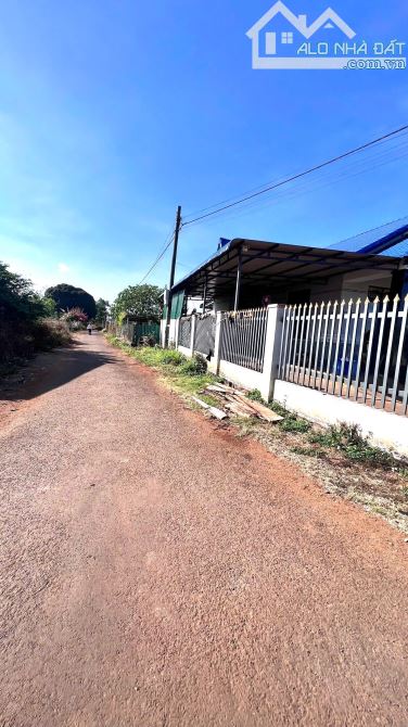 Đất sau lưng chợ Eakao vị trí đẹp thích hợp làm nhà ở - 1