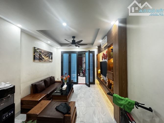 BÁN NHÀ NGỌC THUỴ, LONG BIÊN, 40M2, 5 TẦNG, Ô TÔ ĐỖ CỬA, VỊ TRÍ TRUNG TÂM, GIÁ HƠN 7 TỶ