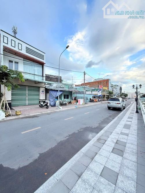 Bán nhà mặt tiền bờ hồ dài huỳnh cương , trệt lầu - 12