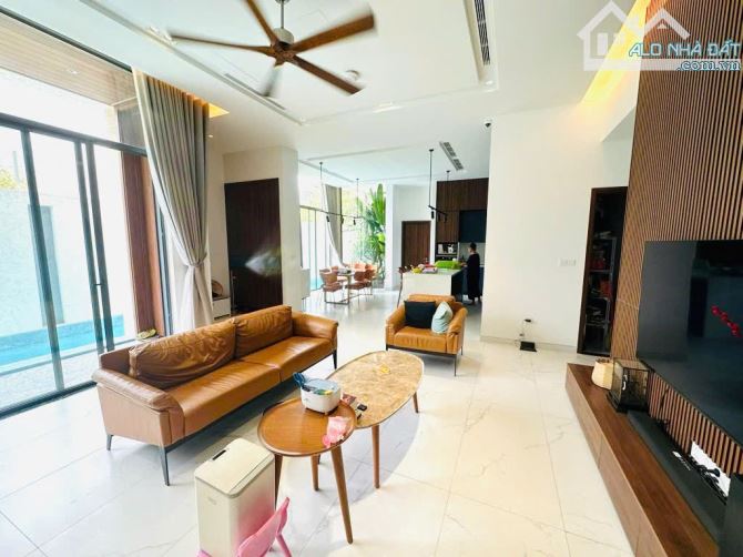 Bán Biệt Thự Tên Lửa, 300m2, 15x20m, 3 Tầng, 5PN, có hồ bơi, full nội thất, năng lượng MT - 12