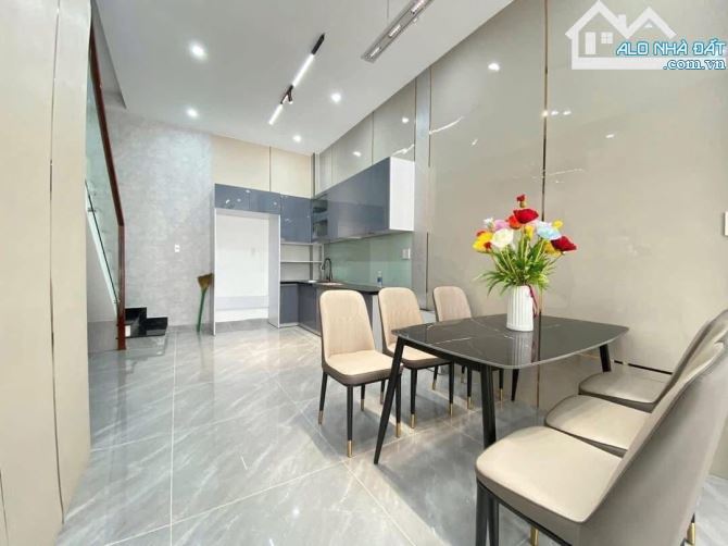 Sẵn HĐ thuê 15 triệu/tháng! Bán nhà Thành Thái, Q10, Giá 3 tỷ 150 DT 65m2, sổ riêng - 2