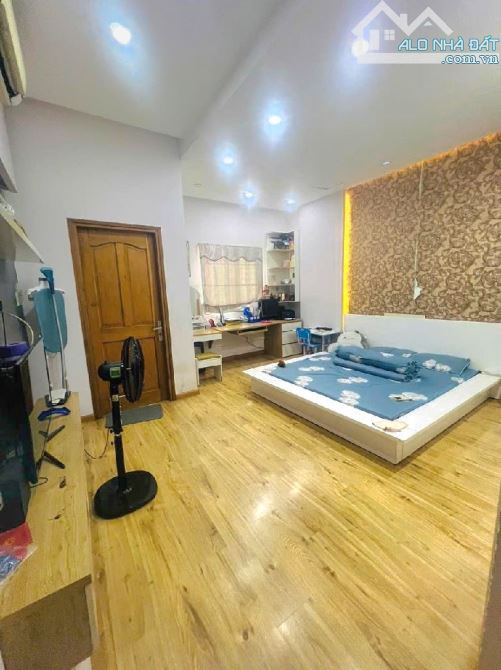 BÁN NHÀ ĐẸP LIỀN TỈN.H LỘ 10 - KH.U TÊ.N LỬ.A - HẺM OTO - ( 4X10M ) - 2