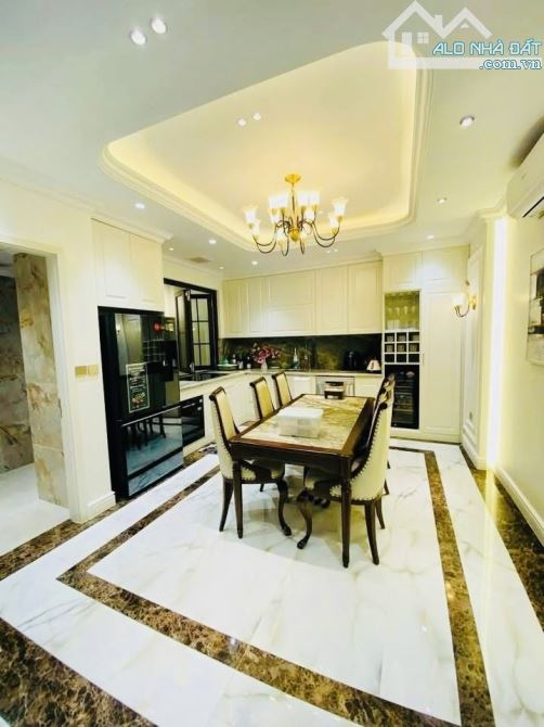 Vạn Phúc - 7 tầng sang trọng giữa lòng Thủ Đô - sát ĐSQ Thụy Điển - giá 29,95 tỷ ✅ - 2