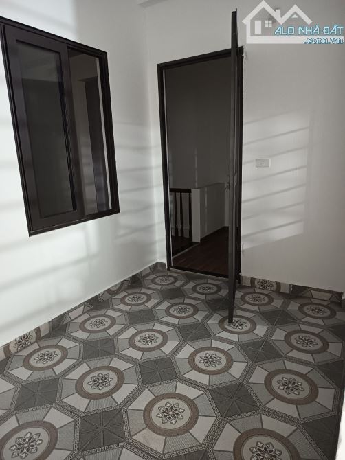CHÍNH CHỦ GỬI BÁN NHÀ 5 TẦNG – GIÁ CHỈ 4.65 TỶ  MỖI TẦNG 1 PHÒNG RỘNG – VỊ TRÍ ĐẸP - 2