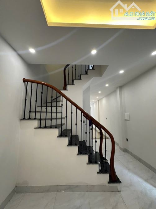Nhà đẹp 2 mặt thoáng đường ô tô kinh doanh tốt ngõ Phố Chu Huy Mân DT 66m2 . Giá 13.3 tỷ - 2