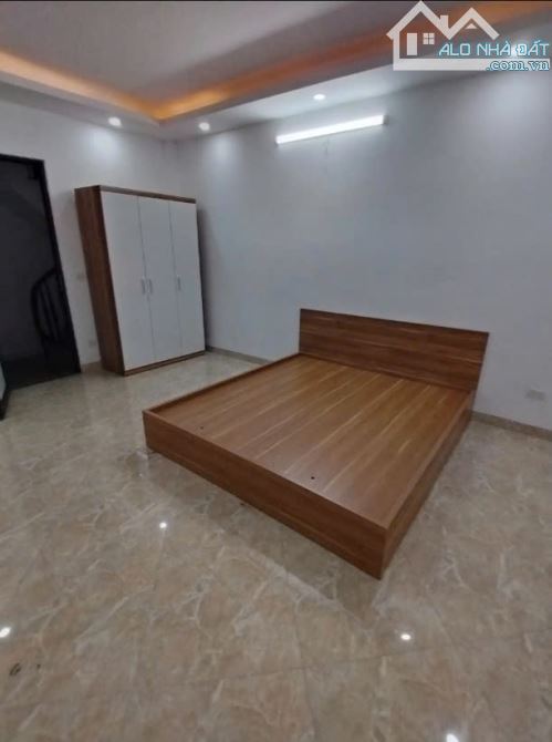 Cho thuê nhà ngõ 521 Trương Định, 5 tầng x 33m2, 3 ngủ khép kín, 12 Triệu/tháng - 2