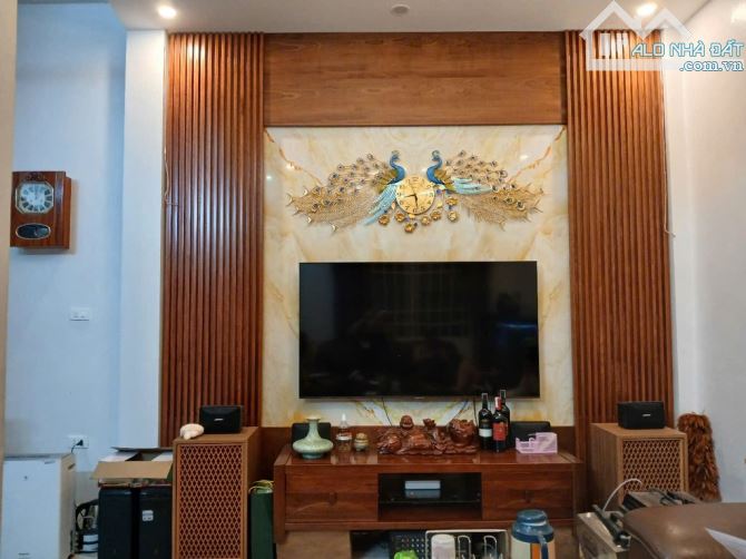 Bán nhà Thái Thịnh 40m2 5 tầng mặt tiền 5,5m giá 11,2 tỷ. Tặng full nội thất - 2