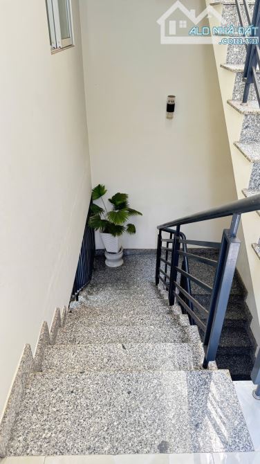 BÁN NHÀ 3 TẦNG, HẺM THÔNG PHÙNG HƯNG, CÁCH BIỂN 700M, GIÁ 3 TỶ 650. - 2