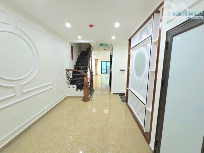 PHÂN LÔ ĐỘI CẤN BA ĐÌNH CÁCH 2 NHÀ RA PHỐ 2 THOÁNG 8 TẦNG THANG MÁY 55m MT 4.2m 18 Tỷ - 2