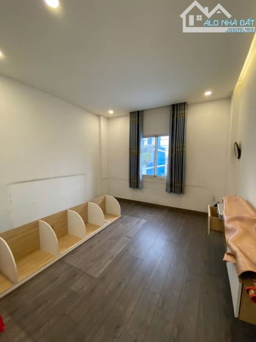 Nhà VIP MT Trường Chinh , q12 - 4 tầng 4 PN DT 49m vuông - 2