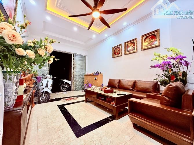 KIM GIANG 40M2 - NHÀ DÂN TỰ XÂY - MẶT NGÕ THÔNG -  Ô TÔ QUA NHÀ - AN SINH XÃ HỘI ĐỈNH CAO - 1