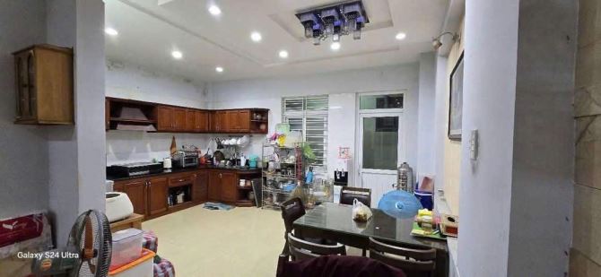 NHÀ ĐẸP GIỮA LÒNG PHỐ - SÁT HỒ - 3 TẦNG CHẮC CHẮN - GIÁ HỢP LÝ CHỈ 6,6 TỶ - ĐỪNG BỎ LỠ - 2