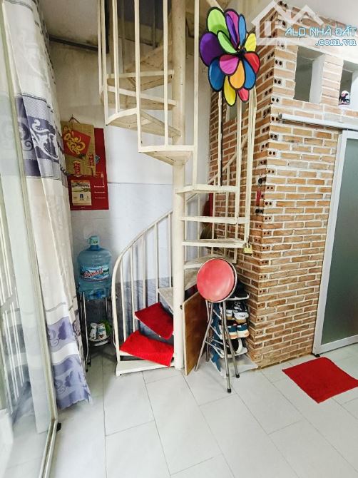 Nhà 3 tầng ngang 3,4m Nguyễn Thái Bình,P4 Tân Bình, nhỉnh 2 tỉ - 2