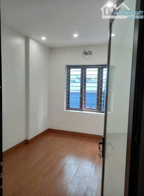 BÁN NHÀ XÂY MỚI 3,5 TẦNG NGÕ CÁCH MẶT ĐƯỜNG KÊNH  30M - 2