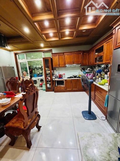Bán gấp nhà đẹp ở ngay khu Đường số Q.7, xe hơi ngủ nhà, 120m2, ngang 6m, SHR, chỉ 24 tỷ. - 2