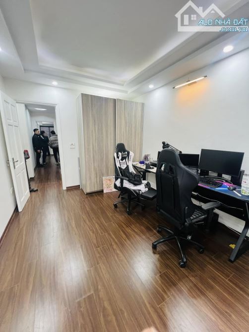 BÁN NHÀ PHÂN LÔ ĐỘI NHÂN - BA ĐÌNH - LÔ GÓC - MẶT NGÕ THÔNG - OTO ĐỖ CỬA - NHỈNH 12 TỶ - 2