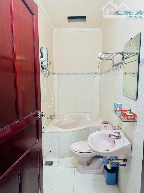 Cho thuê nhà 5 tầng có thang máy và có sẵn form khách sạn ngay trung tâm ninh kiều cần thơ - 2