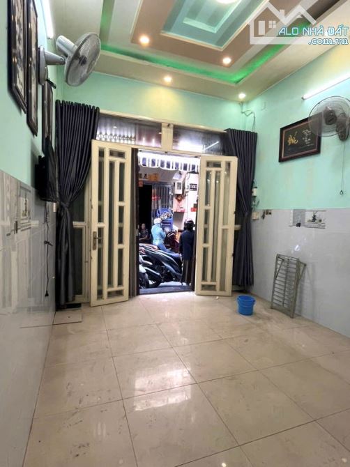 BÁN ĐẤT TẶNG NHÀ ĐƯỜNG TRƯỜNG CHINH CẤP 4 - HXH THÔNG, SỔ ĐẸP - NGAY CHỢ - 2