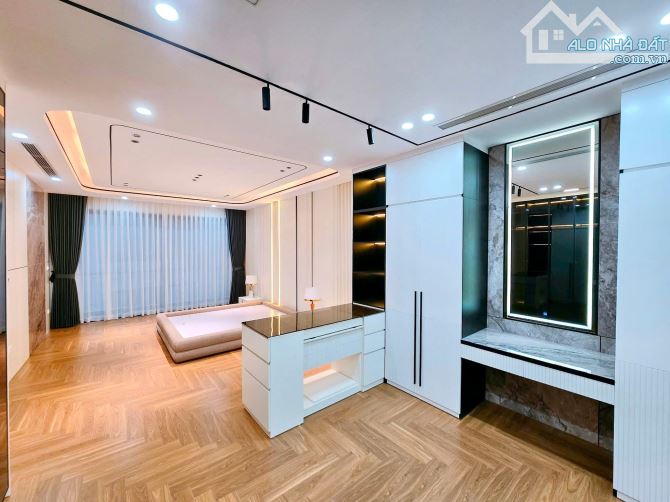 Giảm sâu 2 tỷ, Nhà ngõ 158 nguyễn sơn, 6 tầng thang máy, Lô góc , 110m2 - 22 tỷ - 2