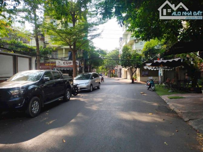 270m2. Biệt Thự  3 MT mái thái đẳng cấp ngang 12m,nhiều cây xanh thoáng mát - 2