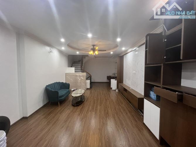BÁN NHÀ LĨNH NAM - HOÀNG MAI : 35m - DÂN XÂY, LÔ GÓC , VIEW HỒ GIÁ CHỉ 5.8 tỷ - 2