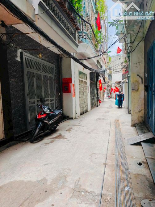 Nhà tự xây, mặt ngõ oto vào nhà, Trung Liệt, thoáng sau, sổ 70m2, CTY. Giá 16.6 tỷ - 2