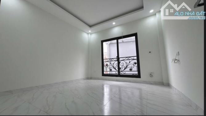 Bán nhà 40 m2 5 tầng 7,2 tỷ trung tâm Thanh trì - 2