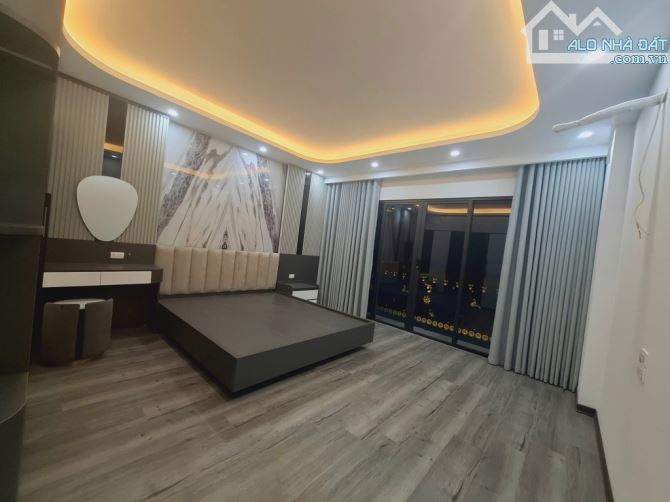 +B.án N.hà-ĐẸP NGỌC THỤY-51M2×6T-Nhỉnh 13 tỷ-LÔ GÓC THANG MÁY -FULL NỘI THẤT-GA RA Ô TÔ - 2