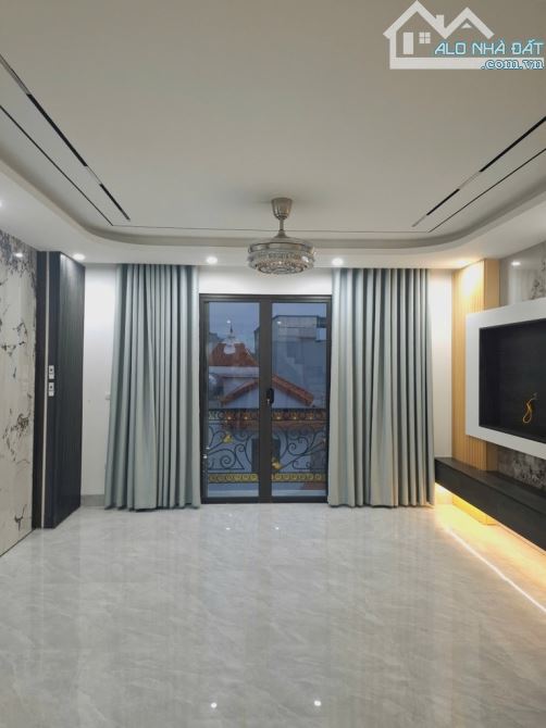 +B.án N.hà-ĐẸP NGỌC THỤY-49M2×6T-Nhỉnh 13.3tỷ-LÔ GÓC THANG MÁY -FULL NỘI THẤT-GA RA Ô TÔ - 2