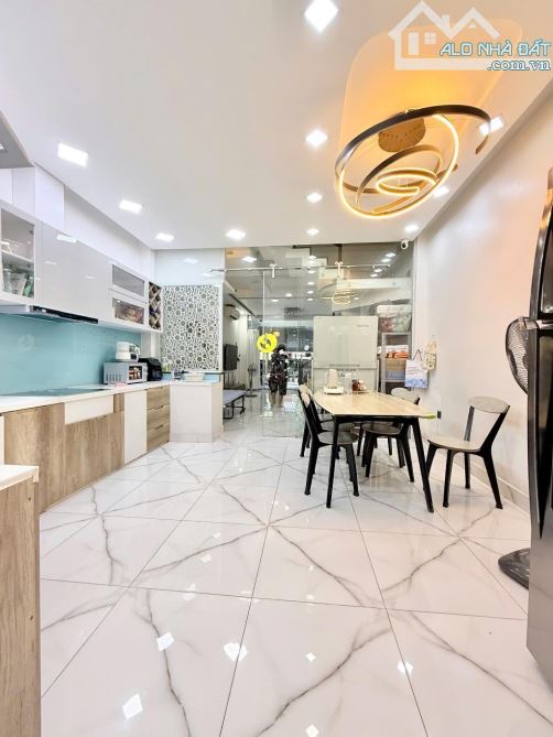 💥17.9 Tỷ- Nhà đẹp Tân Bình- Mặt tiền Bình Giã- Trường Chinh- Cộng Hoà- DT 4.4x15m- 3 Tầng - 2