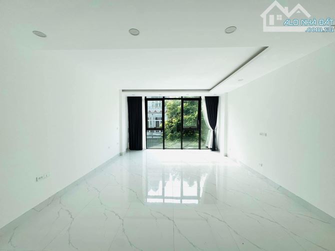 CỰC HIẾM ! BÁN NHÀ PHÂN LÔ - Ô TÔ TRÁNH - NGUYỄN HOÀNG TÔN 135M2 - 6M MẶT TIỀN - SÁT PHỐ - 2