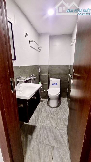 Bán nhà trung tâm đống đa ngõ nông rộng thống thoáng tiện ích bạt ngàn - 2
